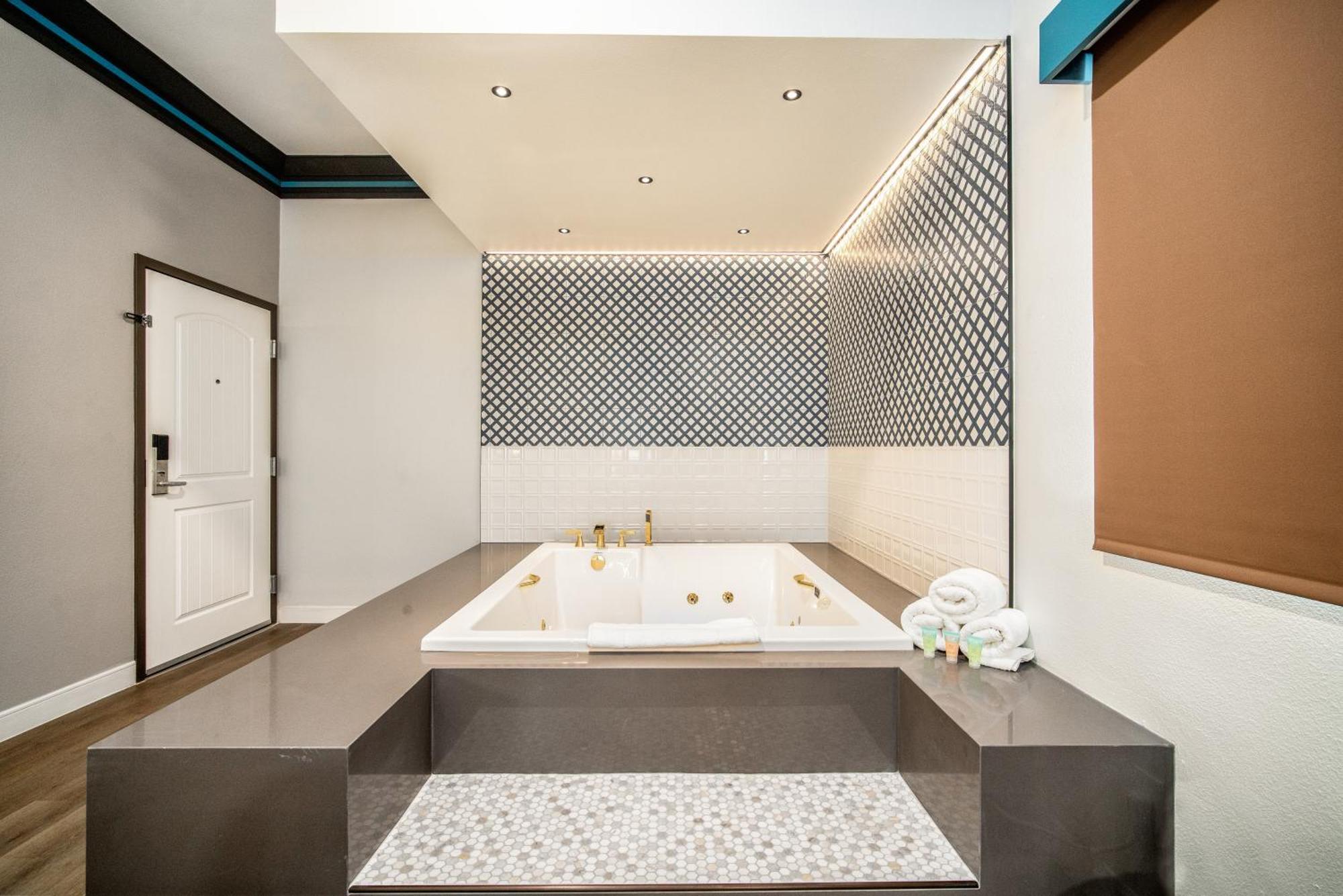 Aspire Inn Studios & Spas Bellflower Zewnętrze zdjęcie